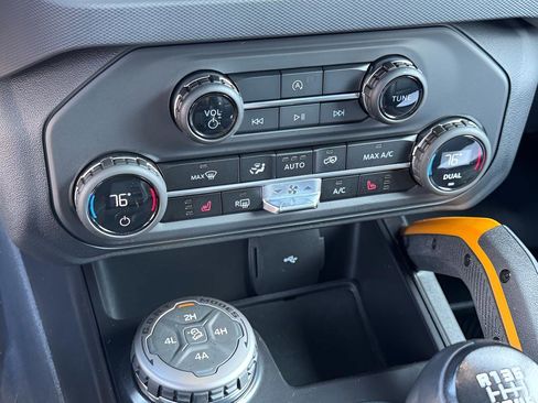 Used 2024 Ford Bronco Badlands image 20