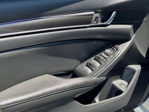 Used 2019 Honda Accord Sport image 9