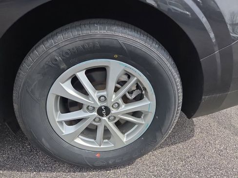 Used 2024 Kia Carnival LX image 15