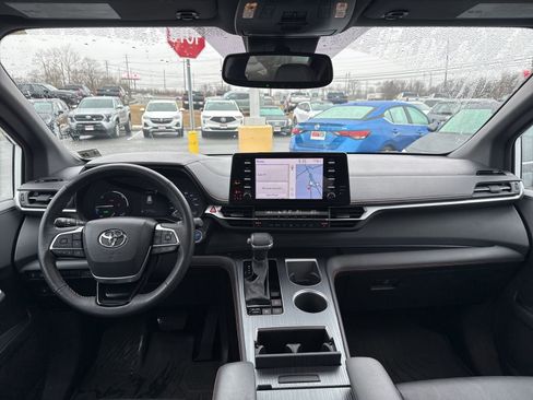 Certified 2023 Toyota Sienna XSE image 18