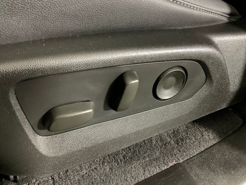 Used 2024 GMC Canyon Elevation w/ Elevation Premium Package image 29