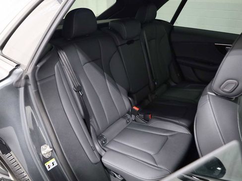 Used 2025 Audi Q8 Premium Plus w/ Premium Plus Package image 34