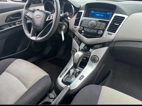 Used 2014 Chevrolet Cruze LS image 11