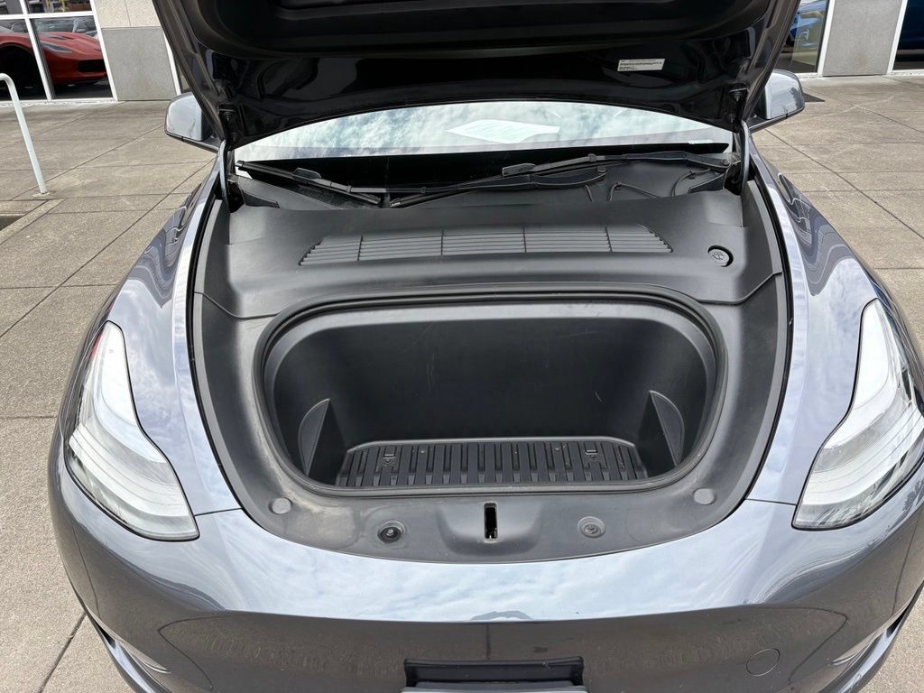 Used 2023 Tesla Model Y Long Range AWD/4WD image 3