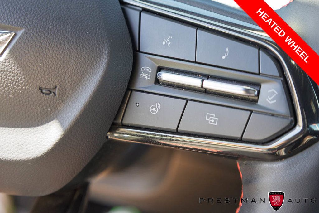 Used 2025 Chevrolet Traverse RS FWD image 13