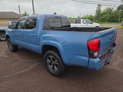 Certified 2019 Toyota Tacoma TRD Sport AWD/4WD image 5