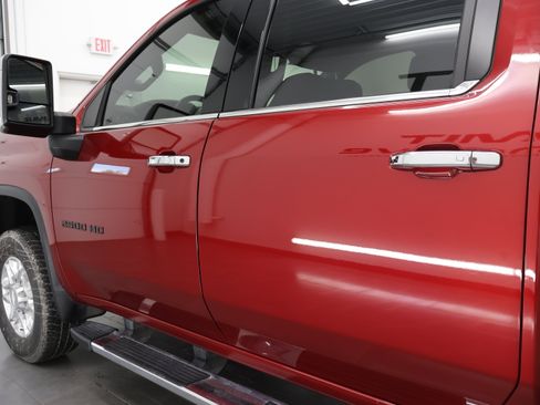 Used 2020 Chevrolet Silverado 2500 LTZ w/ Z71 Off-Road Package AWD/4WD image 32