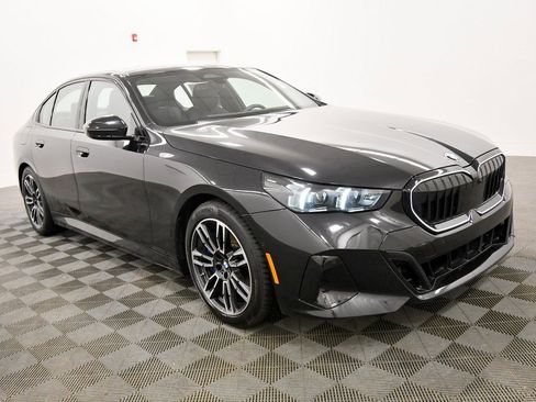 Used 2024 BMW 540i xDrive w/ Premium Package image 10