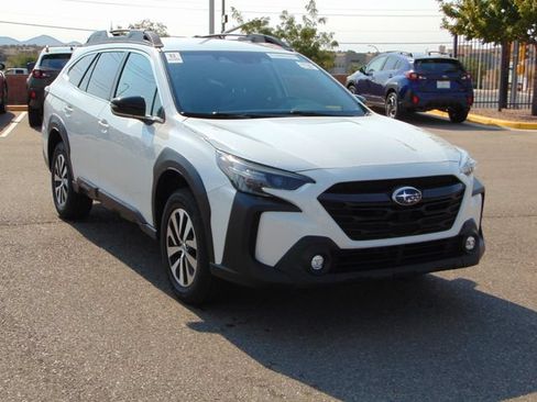 Used 2024 Subaru Outback Premium AWD/4WD image 9