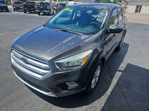 Used 2017 Ford Escape SE FWD image 4