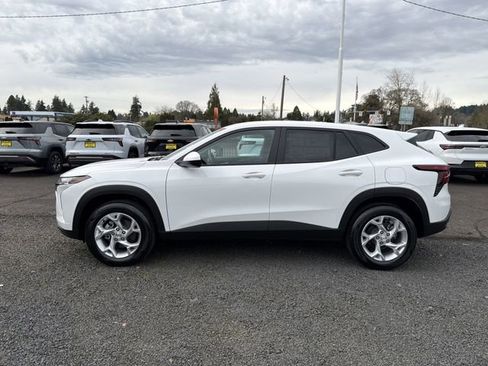 New 2026 Chevrolet Trax LS image 2