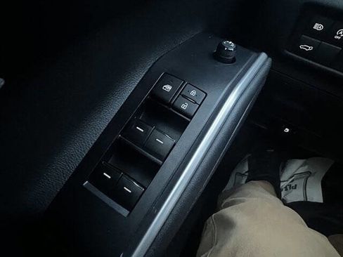 Used 2024 Toyota Highlander AWD image 23