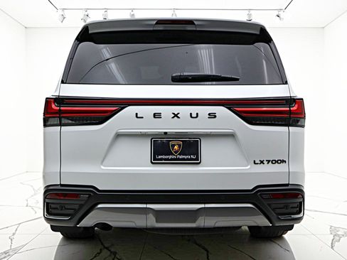 Used 2025 Lexus LX 700h Luxury AWD/4WD image 10