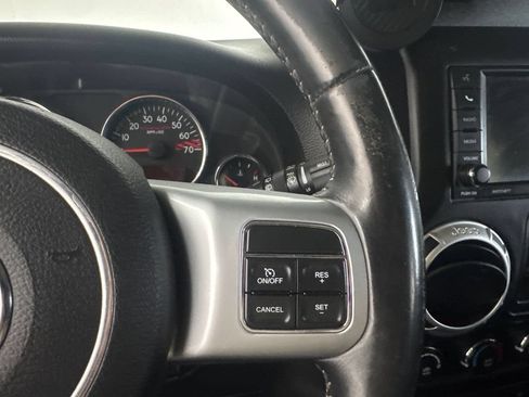 Used 2014 Jeep Wrangler Unlimited Rubicon AWD/4WD image 13
