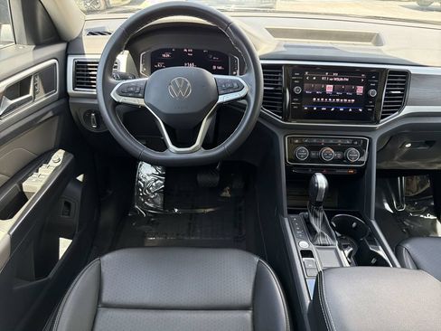 Used 2023 Volkswagen Atlas SE w/ Panoramic Sunroof Package FWD image 17