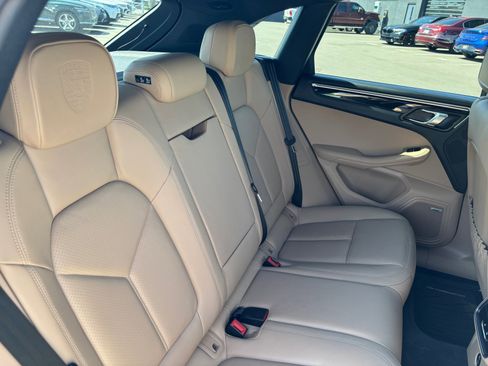 Used 2020 Porsche Macan S image 18