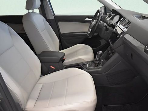 Used 2018 Volkswagen Tiguan SE w/ 3rd Row Seat Package AWD/4WD image 19