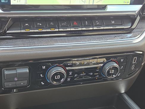 Used 2022 Chevrolet Silverado 1500 LTZ image 19