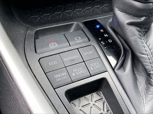 Used 2025 Toyota RAV4 LE image 31