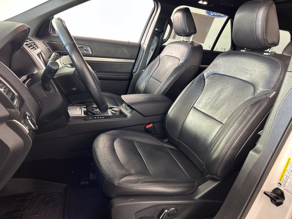 Used 2018 Ford Explorer XLT w/ Equipment Group 202A AWD/4WD image 21