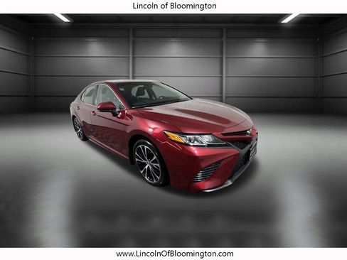 Used 2018 Toyota Camry SE image 9