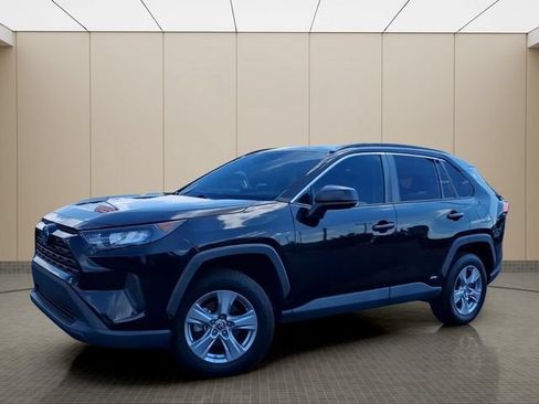 Used 2022 Toyota RAV4 LE AWD/4WD image 2