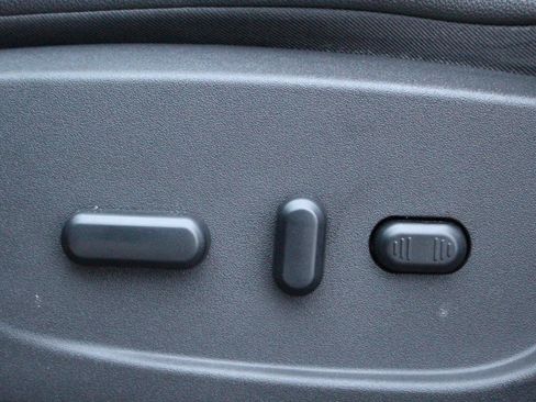 Used 2013 Ford C-MAX SEL FWD image 16