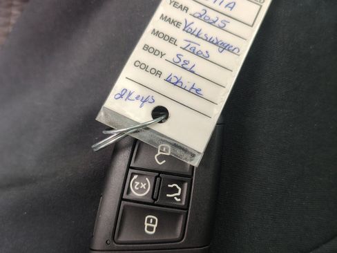 Used 2025 Volkswagen Taos SEL AWD/4WD image 39