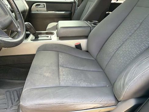Used 2017 Ford Expedition XLT image 18