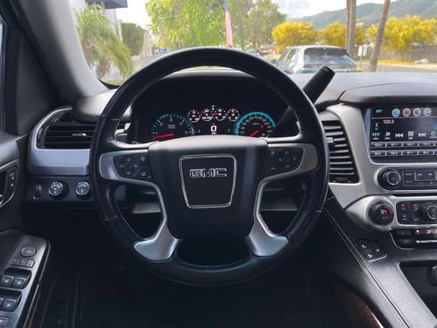 Used 2017 GMC Yukon XL SLT image 16