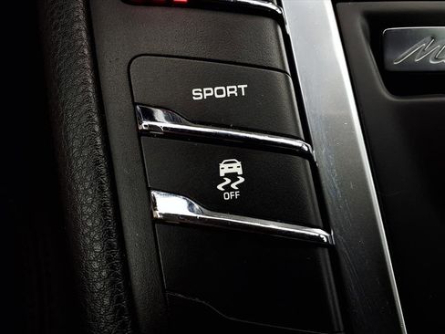 Used 2017 Porsche Macan image 21