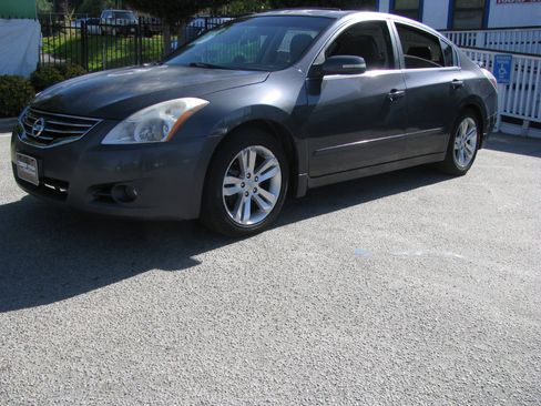 Used 2012 Nissan Altima 3.5 SR w/ Sport Pkg image 2
