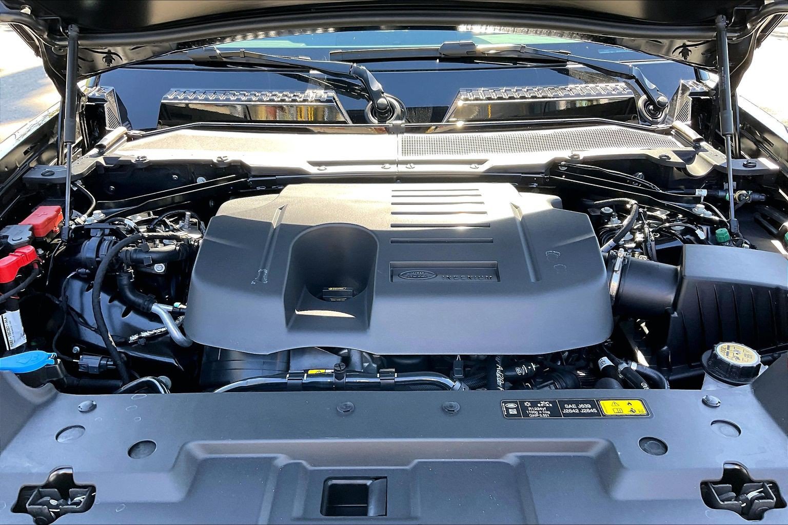 New 2026 Land Rover Defender 130 X-Dynamic SE AWD/4WD image 18