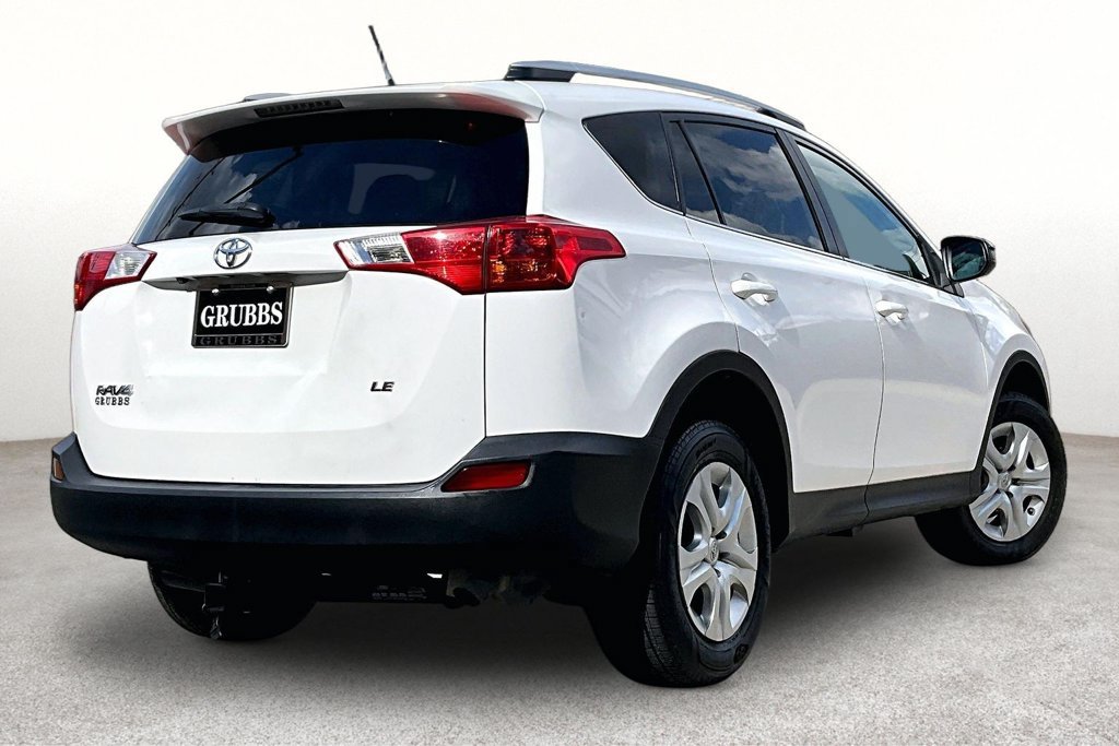 Used 2013 Toyota RAV4 LE FWD image 2