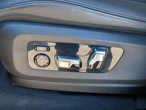 Used 2025 BMW X5 xDrive40i w/ Climate Comfort Package image 16