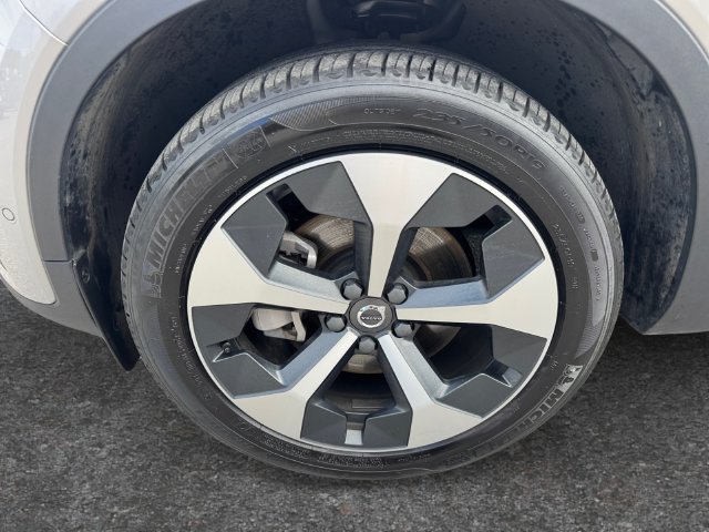 Used 2025 Volvo XC40 B5 Plus AWD/4WD image 9