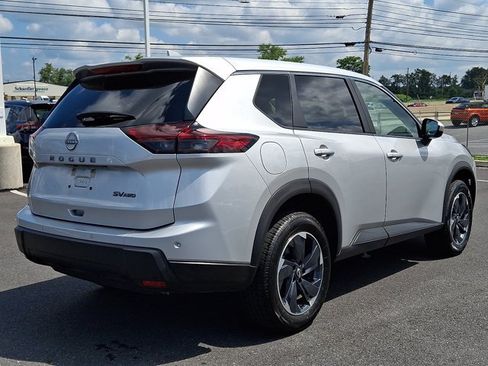 Used 2024 Nissan Rogue SV AWD/4WD image 6