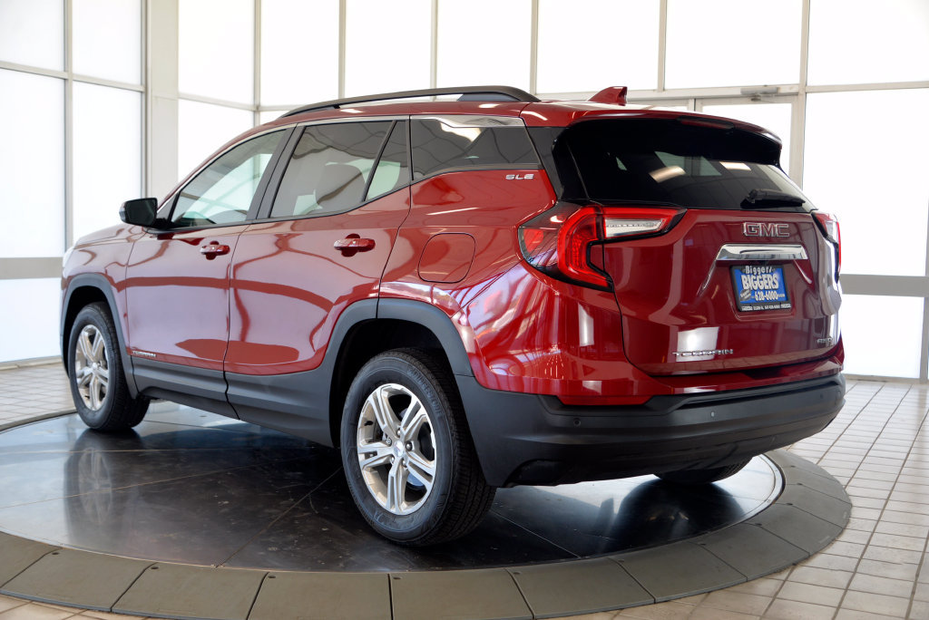 Used 2024 GMC Terrain SLE w/ Driver Convenience Package AWD/4WD image 6
