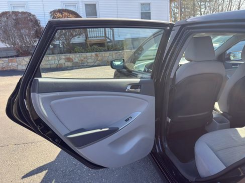 Used 2017 Hyundai Accent SE FWD image 16