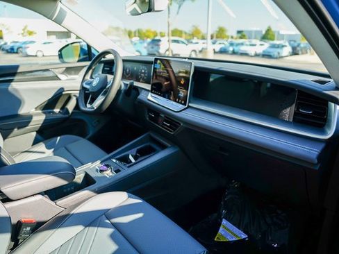 New 2025 Volkswagen Tiguan SE image 37