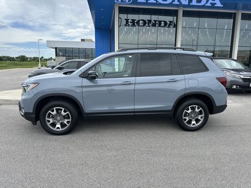 Certified 2023 Honda Passport TrailSport image 2