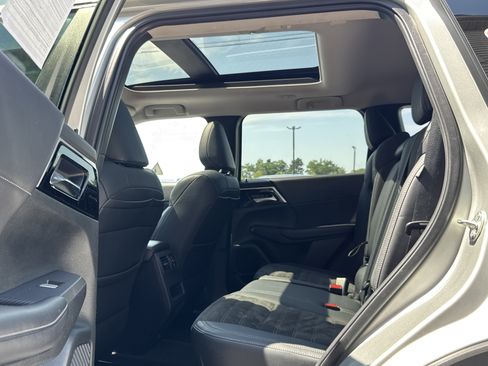 Used 2023 Mitsubishi Outlander SE AWD/4WD image 11