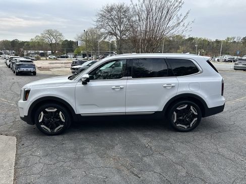 Used 2024 Kia Telluride EX w/ EX Captain's Chair Package image 9