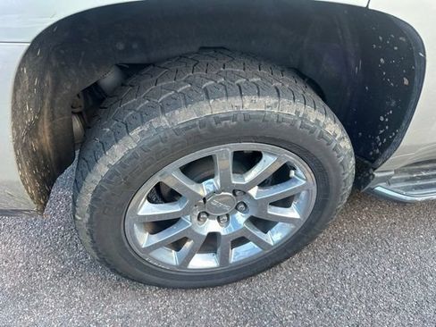 Used 2017 GMC Yukon Denali w/ Open Road Package AWD/4WD image 10