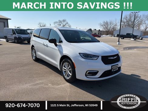 New 2026 Chrysler Pacifica Select image 6