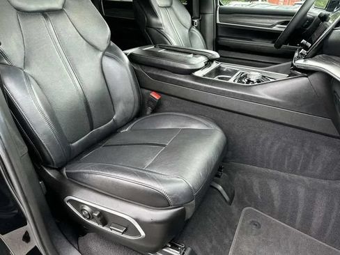 Used 2024 Jeep Wagoneer L Series II w/ Flexible Seating Group AWD/4WD image 33