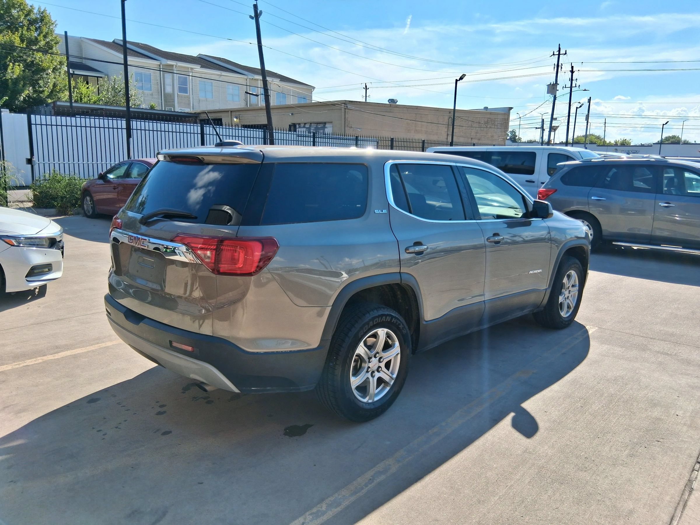 Used 2019 GMC Acadia SLE AWD/4WD image 8