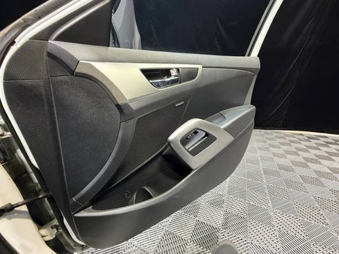 Used 2017 Hyundai Veloster Value Edition image 16