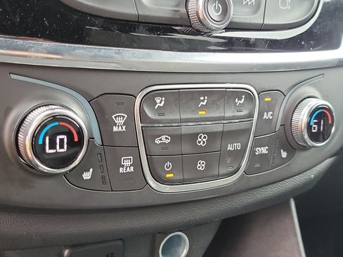 Used 2023 Chevrolet Traverse LT w/ LPO, Floor Liner Package AWD/4WD image 31