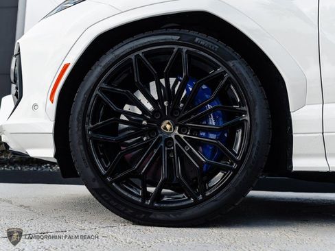 Used 2025 Lamborghini Urus SE AWD/4WD image 21
